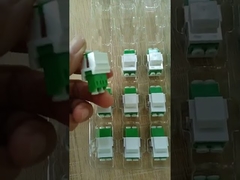 Couleur noire d'adaptateur de câble optique de fibre de quatre noyaux pour des connecteurs de Sc