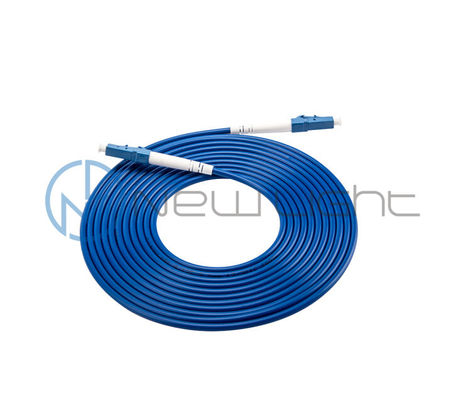 acheter LC-LC 2 mm câble de patch FTTH blindé avec noyau G657A1 pour la connectivité en fibre optique intérieure online manufacture