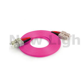 Sc - duplex de fibre optique de corde de correction de mode multi de Sc botte OM4 50/125 rouge/noir