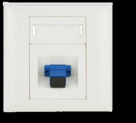 Socket LC/SC classé IP20 avec taille 86 * 86 mm et perte de 0,1 dB pour l'alignement de fibres haute performance