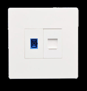 Socket LC/SC à très faible latence avec fibres cristallines photoniques en 86 * 86 mm Taille pour les réseaux à grande vitesse