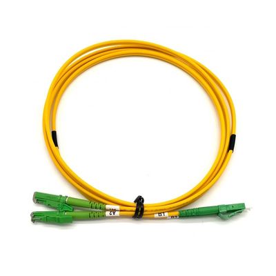 Cordon de raccordement fibre optique monomode avec connecteur métallique APC E2000 et gaine extérieure jaune en PVC de 3,0 mm